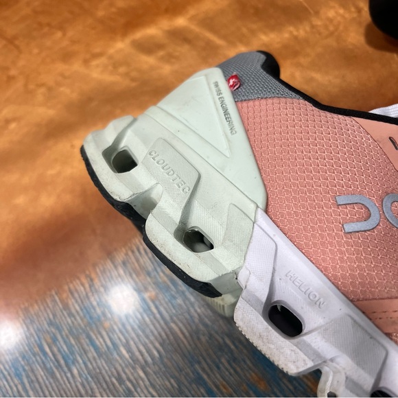 On Cloudflyer 4 Running Shoes Peach Aloe size 8.5 Sneakers - Picture 9 of 14